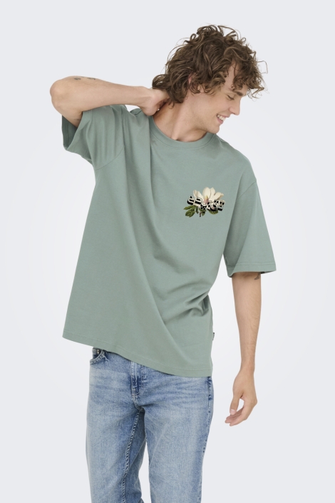 Only & Sons groene heren t-shirt | Model vooraanzicht