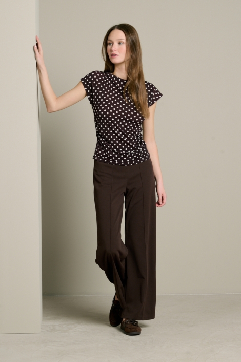 LolaLiza bruine dames t-shirt | Model
