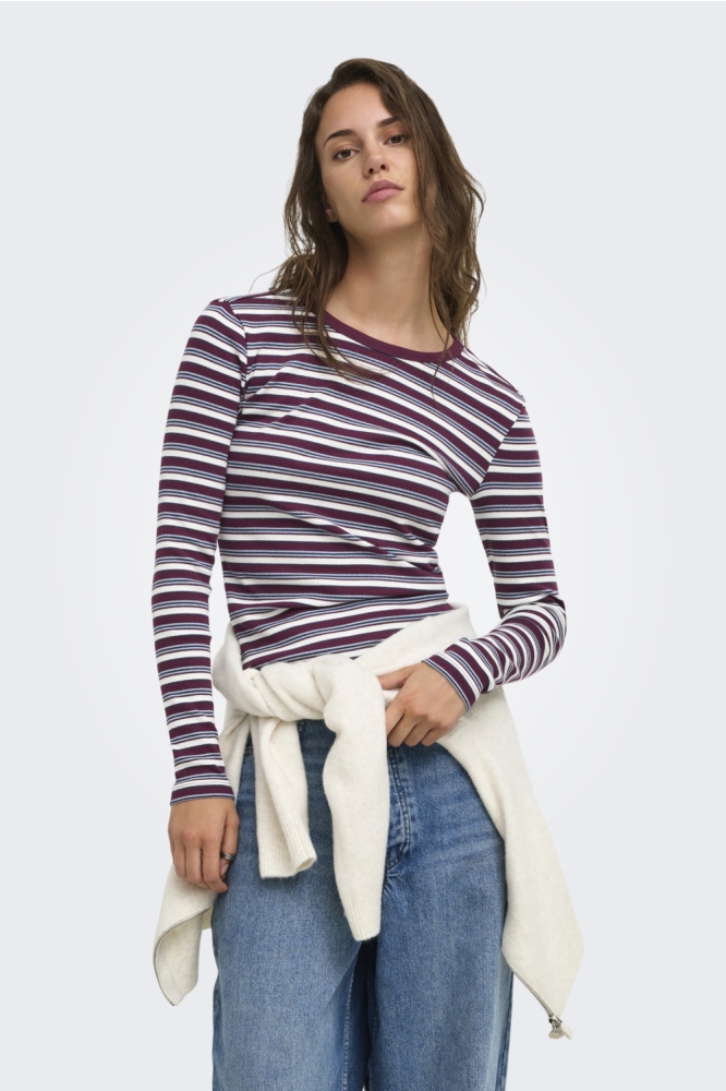 Only bordeaux dames t-shirt | Model vooraanzicht