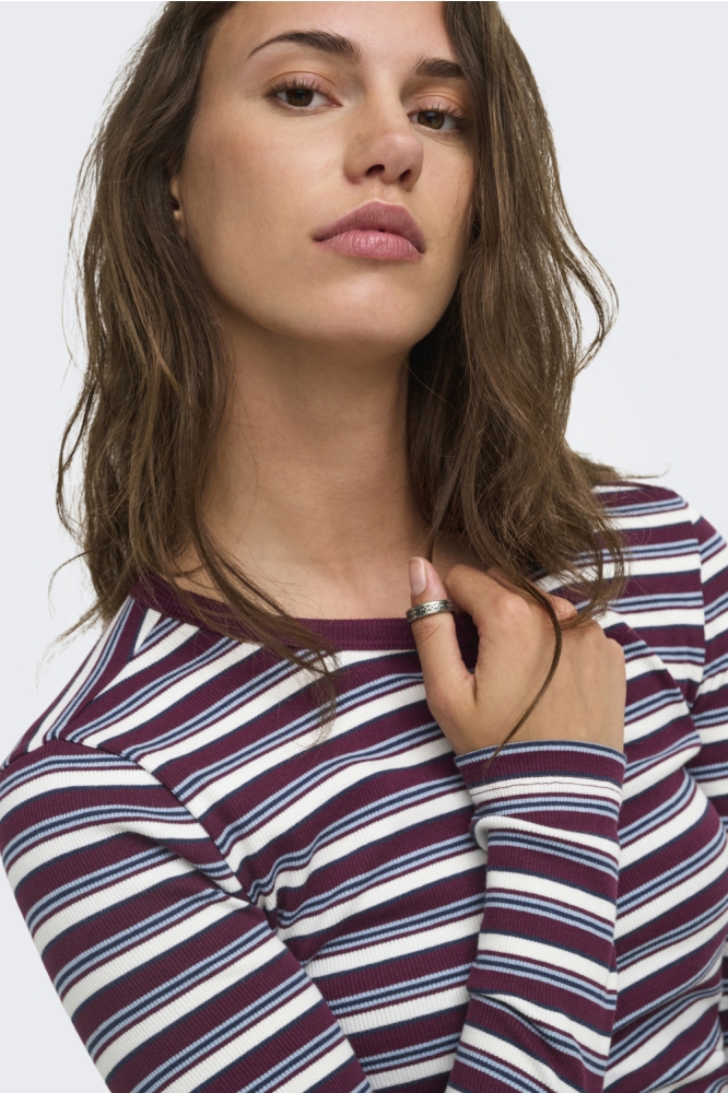 Only bordeaux dames t-shirt | Close up