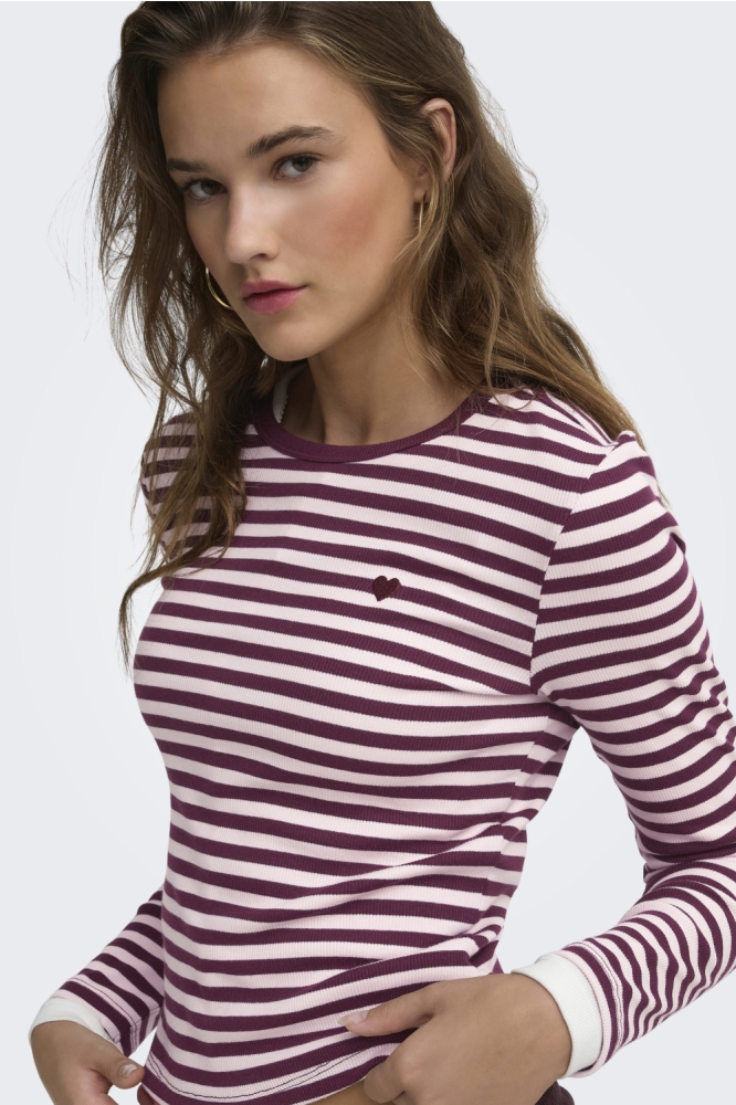 Only bordeaux dames t-shirt | Model vooraanzicht