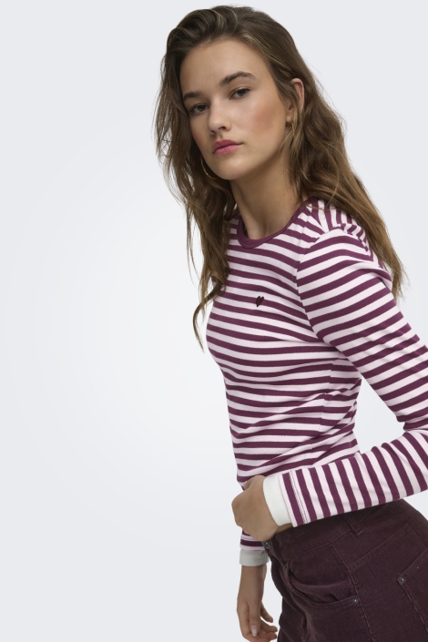 Only bordeaux dames t-shirt | Model vooraanzicht