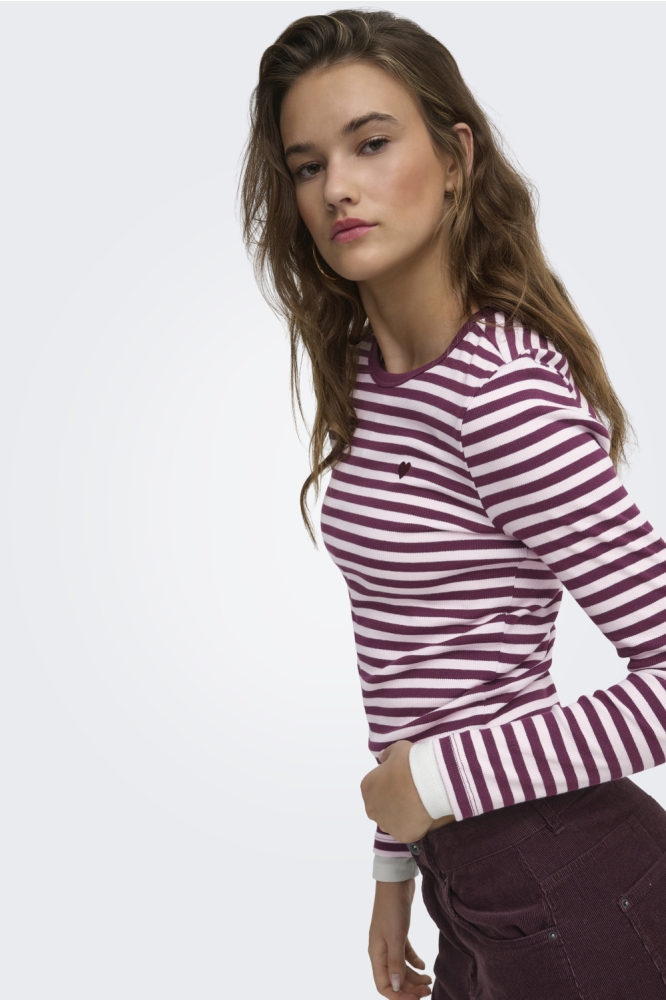 Only bordeaux dames t-shirt | Model vooraanzicht