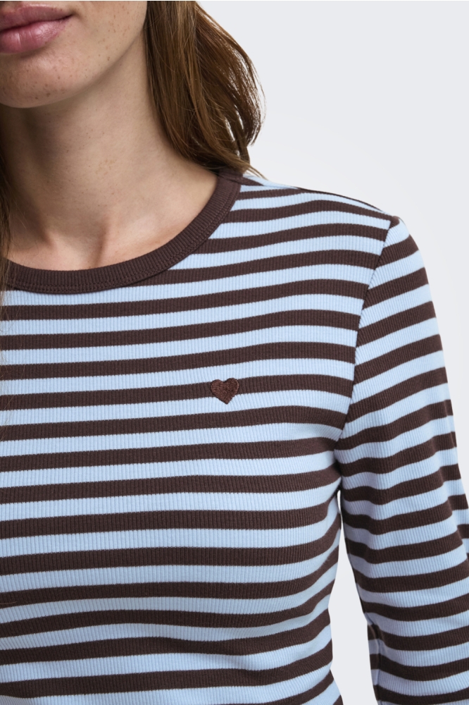 Only bruine dames t-shirt | Close up
