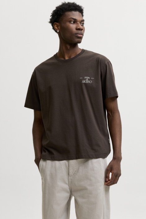 Jack & Jones bruine heren t-shirt | Model vooraanzicht