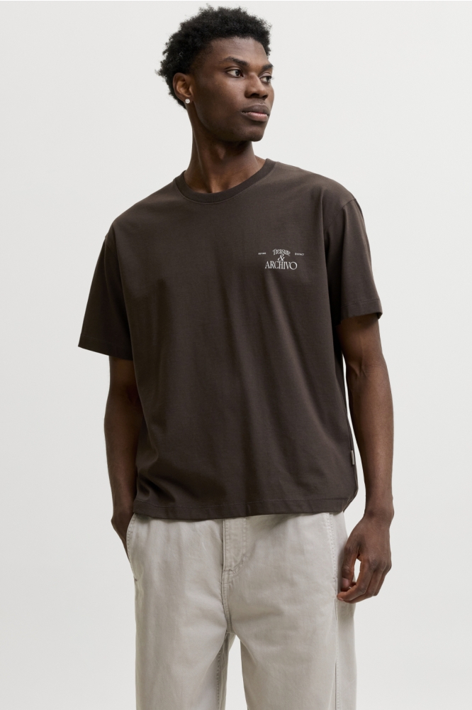 Jack & Jones bruine heren t-shirt | Model vooraanzicht