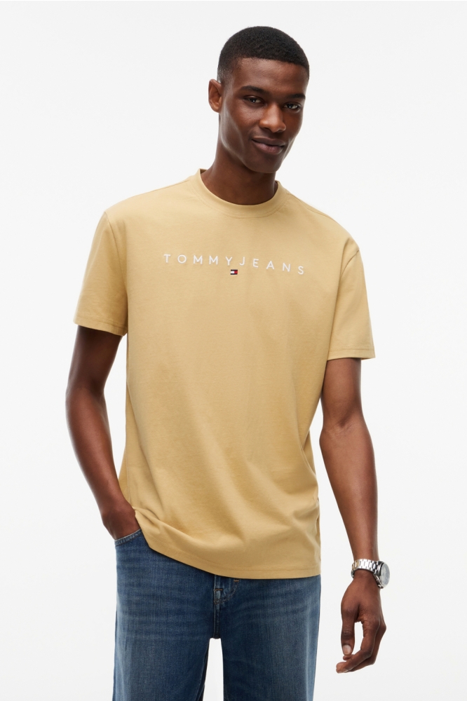 Tommy Jeans zand heren t-shirt | Model vooraanzicht