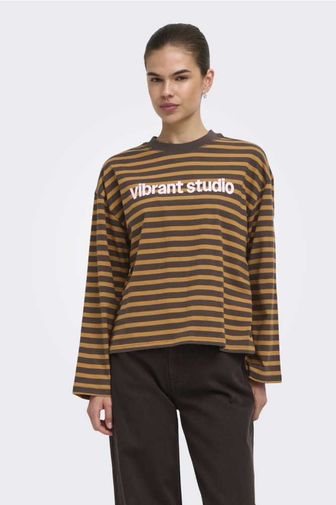 Only bruine dames t-shirt | Model vooraanzicht