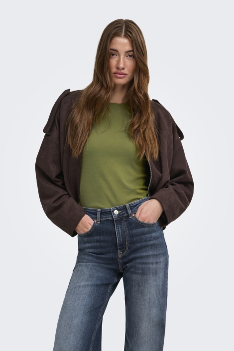 Only groene dames t-shirt | Model vooraanzicht