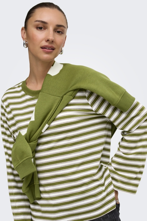 Only groene dames t-shirt | Model vooraanzicht