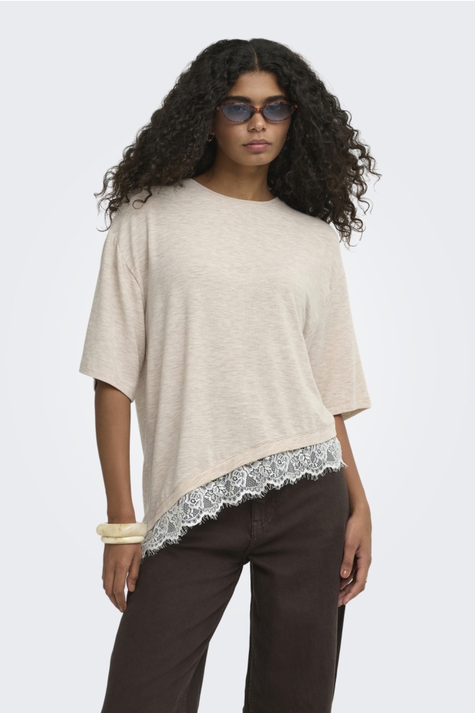 Only beige dames t-shirt | Model vooraanzicht