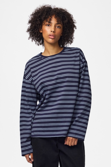 Pieces blauwe dames t-shirt | Model vooraanzicht