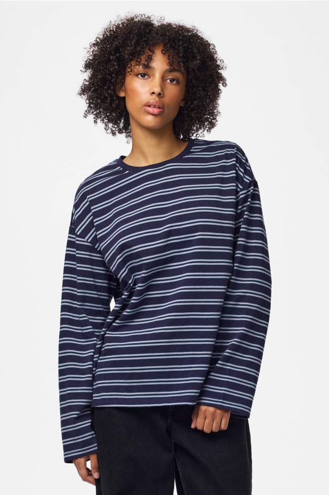 Pieces blauwe dames t-shirt | Model vooraanzicht