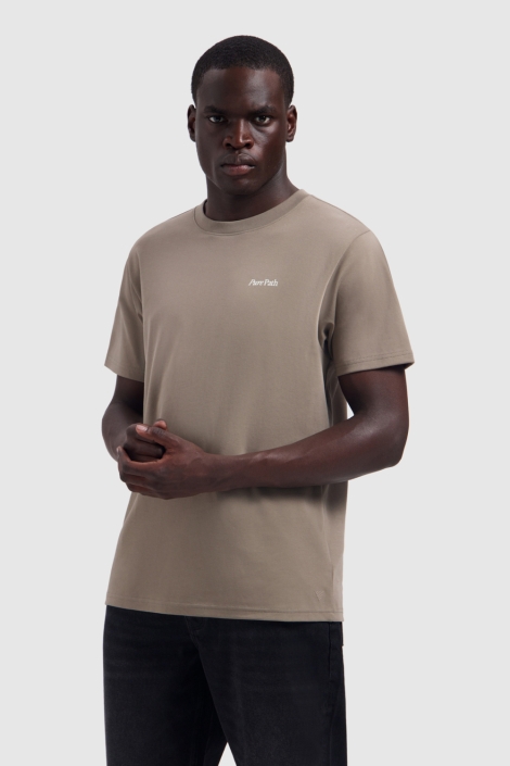 Pure Path taupe heren t-shirt | Model vooraanzicht