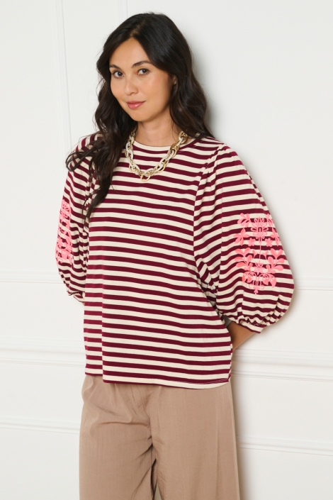 LolaLiza bordeaux dames t-shirt | Model vooraanzicht