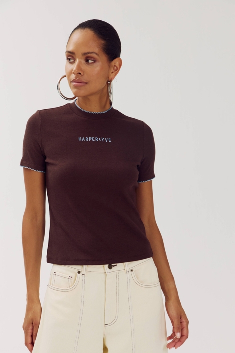 Harper & Yve bruine dames t-shirt | Model vooraanzicht