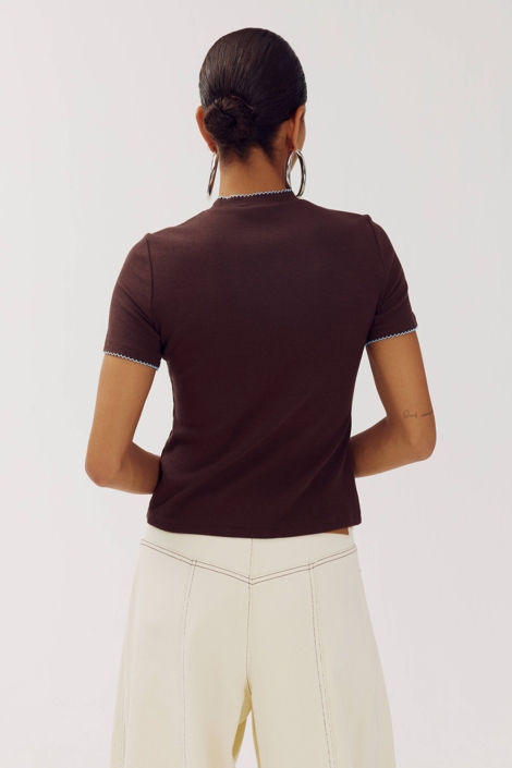 Harper & Yve bruine dames t-shirt | Model achteraanzicht