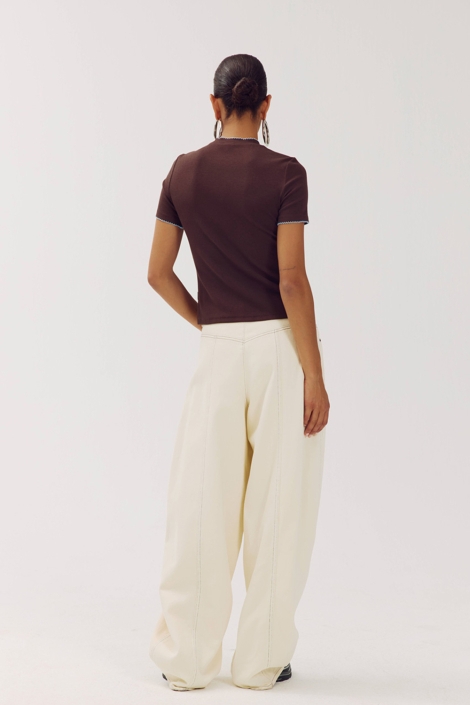Harper & Yve bruine dames t-shirt | Model