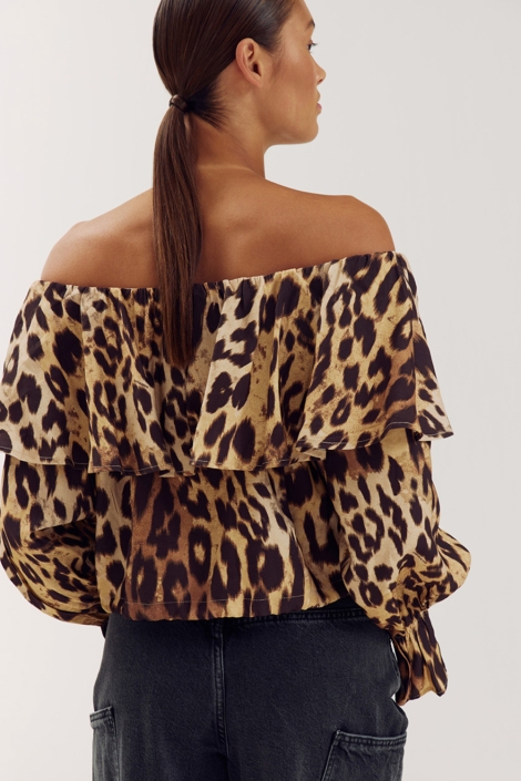 Harper & Yve camel dames t-shirt | Model achteraanzicht