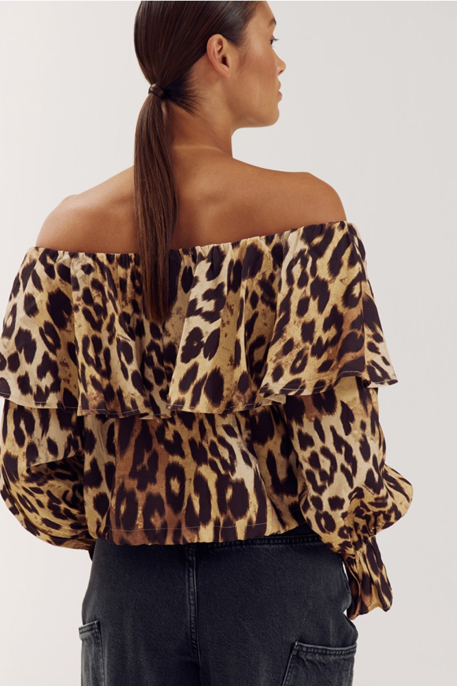 Harper & Yve camel dames t-shirt | Model achteraanzicht