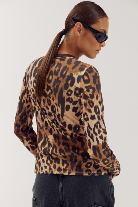 Harper & Yve camel dames t-shirt | Model achteraanzicht