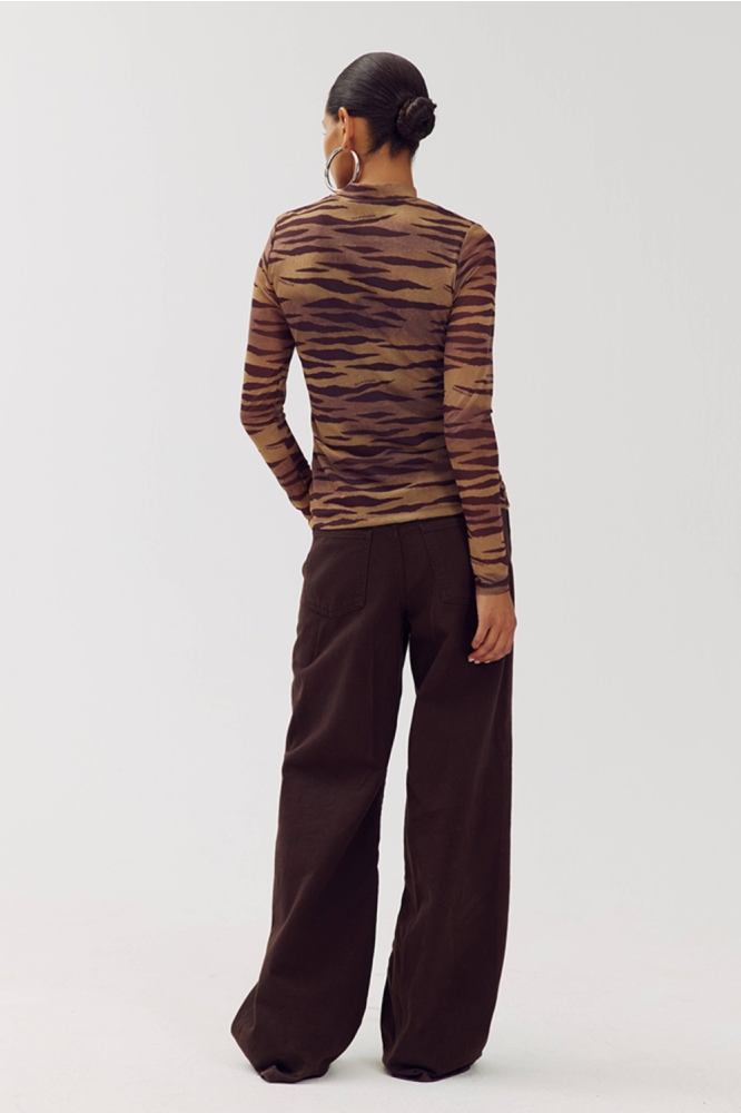 Harper & Yve camel dames t-shirt | Model