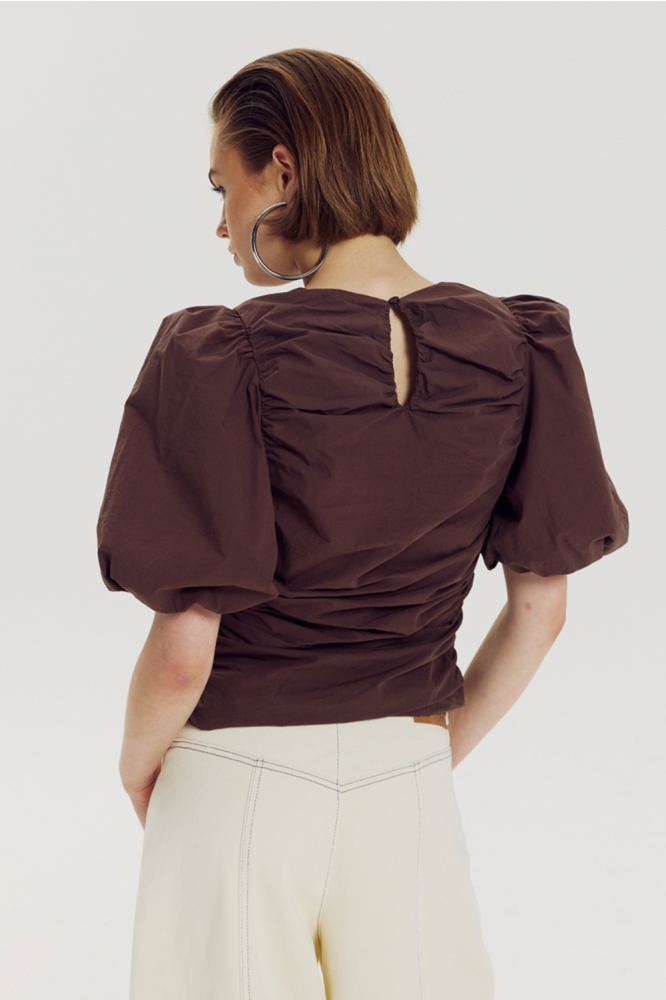 Harper & Yve bruine dames t-shirt | Model achteraanzicht