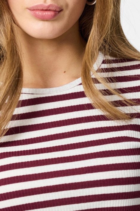 Pieces bordeaux dames t-shirt | Close up