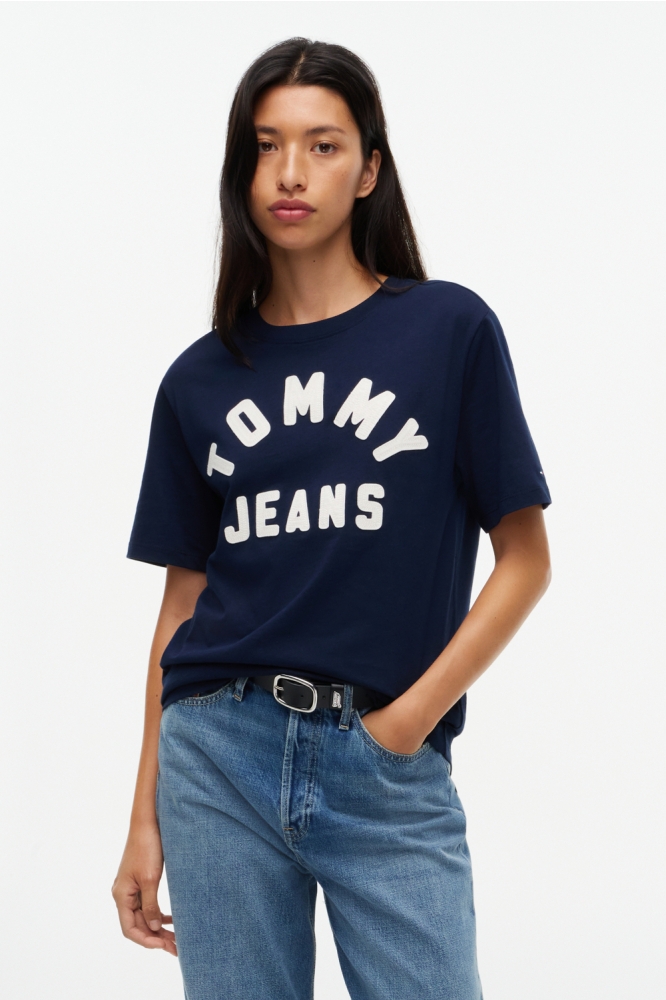 Tommy Jeans blauwe dames t-shirt | Model vooraanzicht