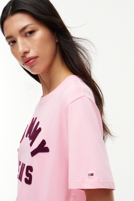 Tommy Jeans roze dames t-shirt | Model zijaanzicht