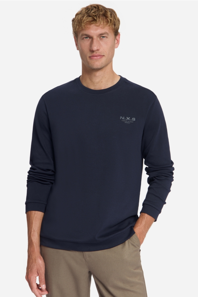 NO-EXCESS blauwe heren sweater | Model vooraanzicht