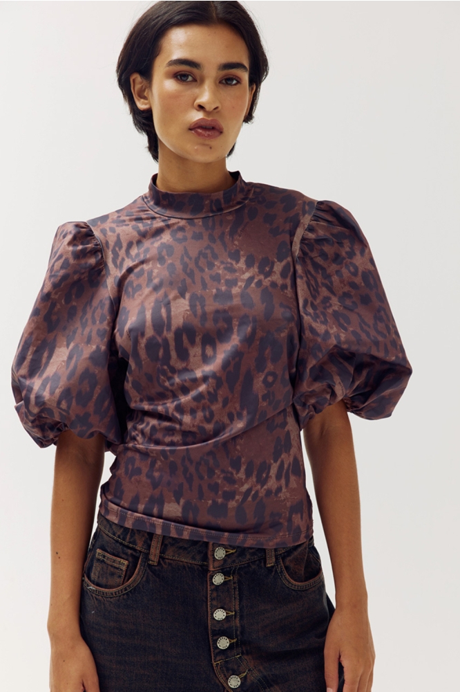 Harper & Yve bruine dames t-shirt | Model vooraanzicht