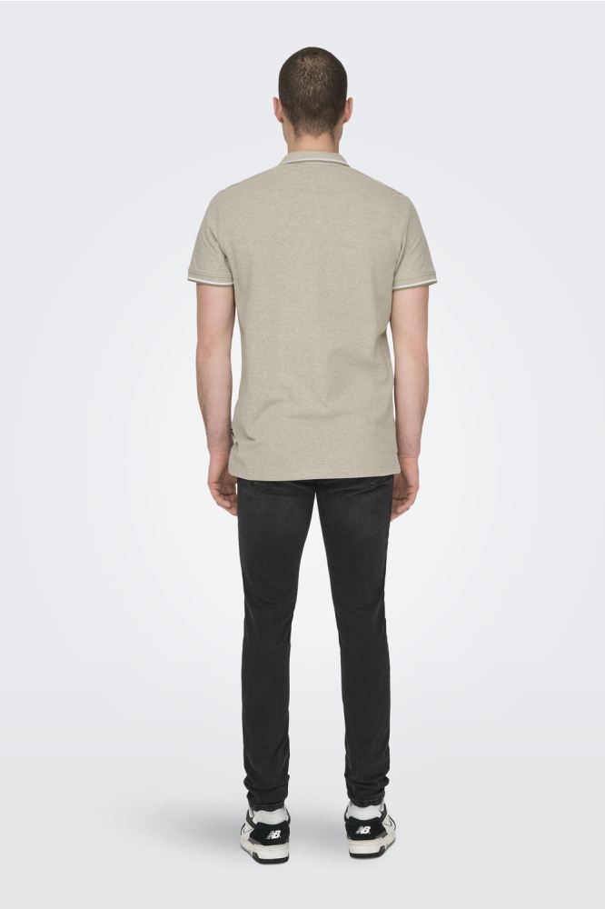 Only & Sons beige heren polo | Model achteraanzicht