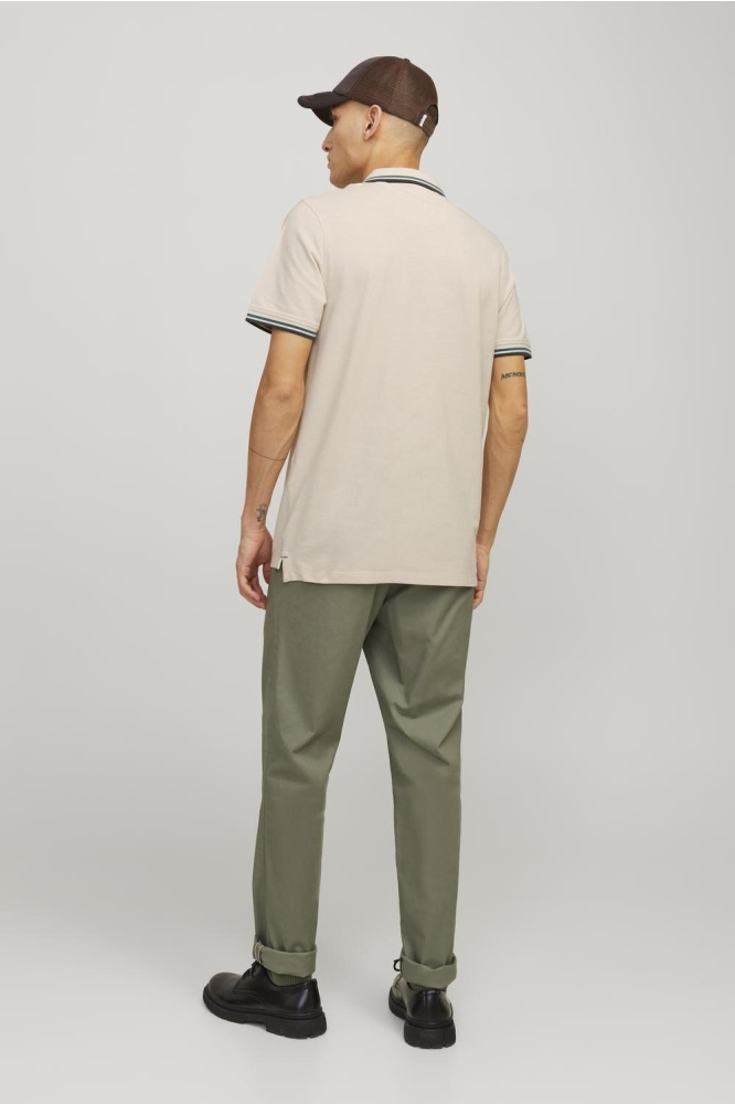 Jack & Jones beige heren polo | Model achteraanzicht
