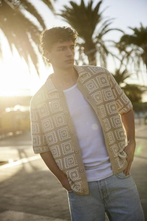 Only & Sons beige heren overhemd | Sfeerbeeld, In situatie