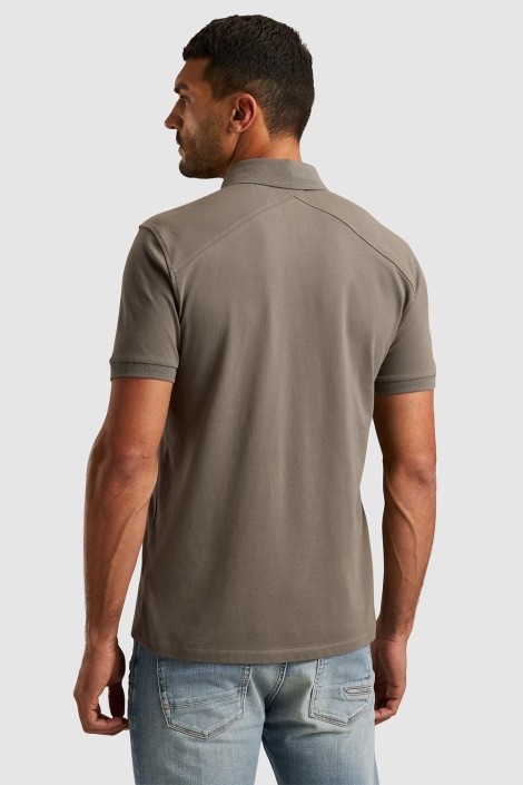 Cast Iron groene heren polo | Model achteraanzicht