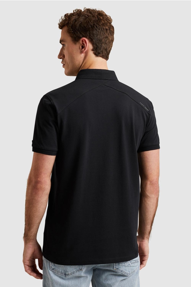 Cast Iron zwarte heren polo | Model achteraanzicht