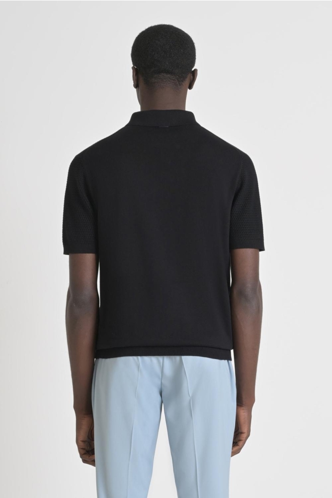 Antony Morato zwarte heren polo | Model achteraanzicht