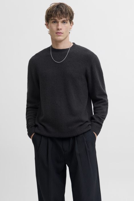 Jack & Jones zwarte heren trui | Model vooraanzicht