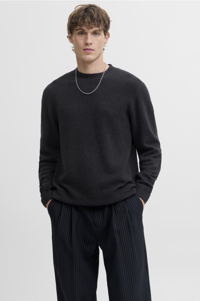 Jack & Jones zwarte heren trui | Model vooraanzicht