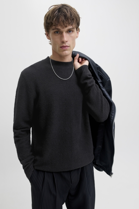 Jack & Jones zwarte heren trui | Model vooraanzicht