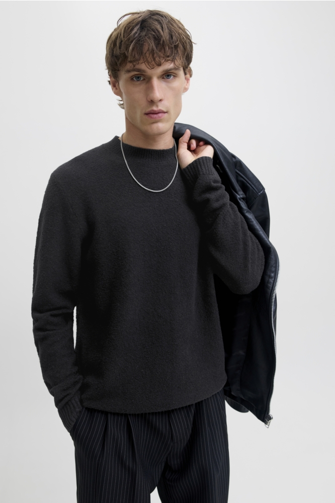 Jack & Jones zwarte heren trui | Model vooraanzicht