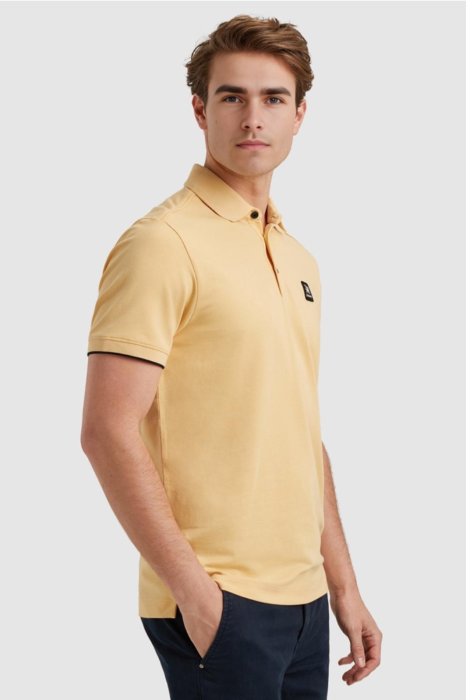 Vanguard gele heren polo | Model zijaanzicht