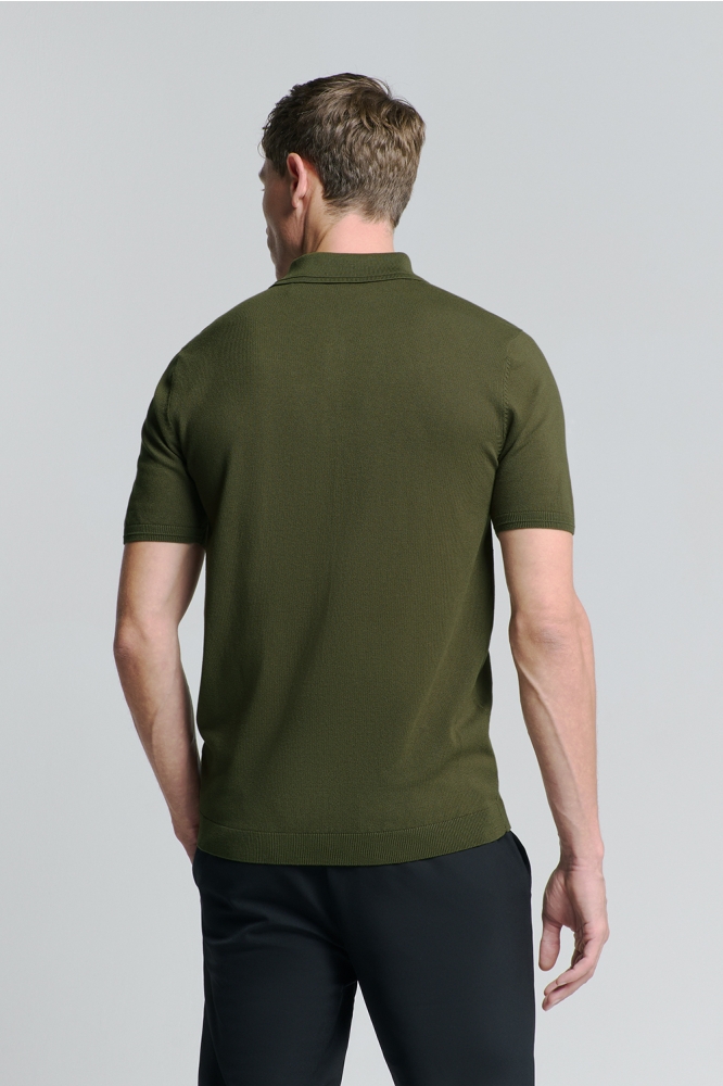 NO-EXCESS groene heren polo | Model achteraanzicht