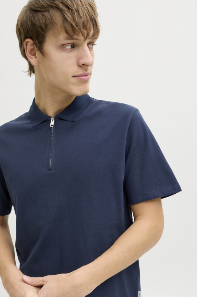 JJ Rebel blauwe heren polo | Close up