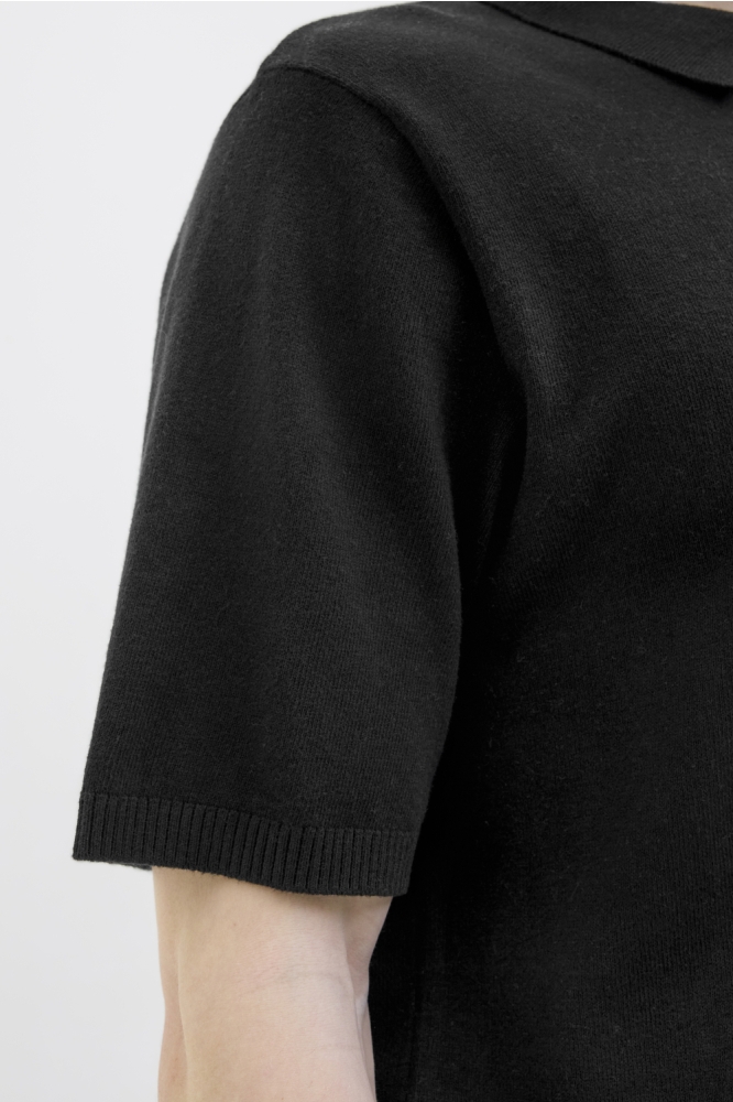 JJ Rebel zwarte heren polo | Close up