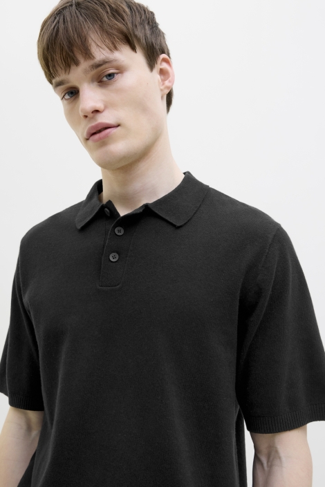 JJ Rebel zwarte heren polo | Close up