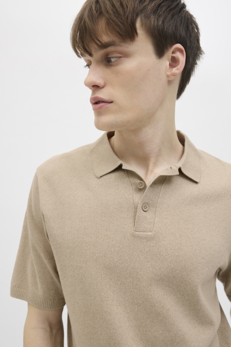 JJ Rebel camel heren polo | Close up