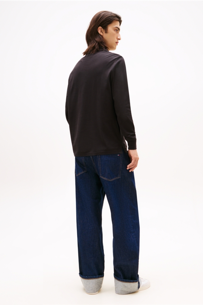 Tommy Jeans zwarte heren polo | Model achteraanzicht