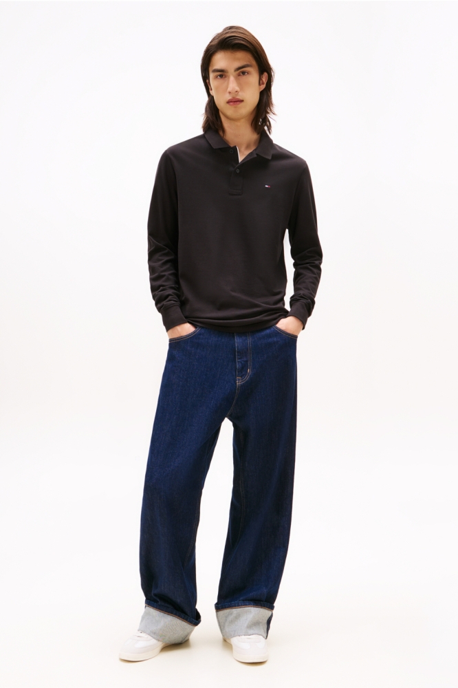 Tommy Jeans zwarte heren polo | Model